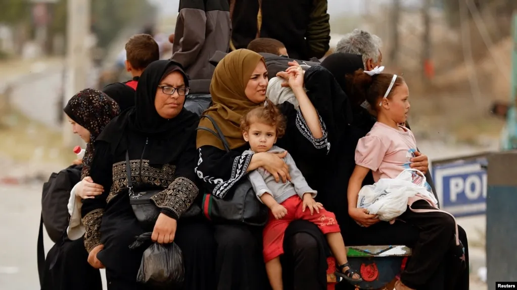 Thousands of Palestinians Fleeing Last Northern Gaza Shelters 